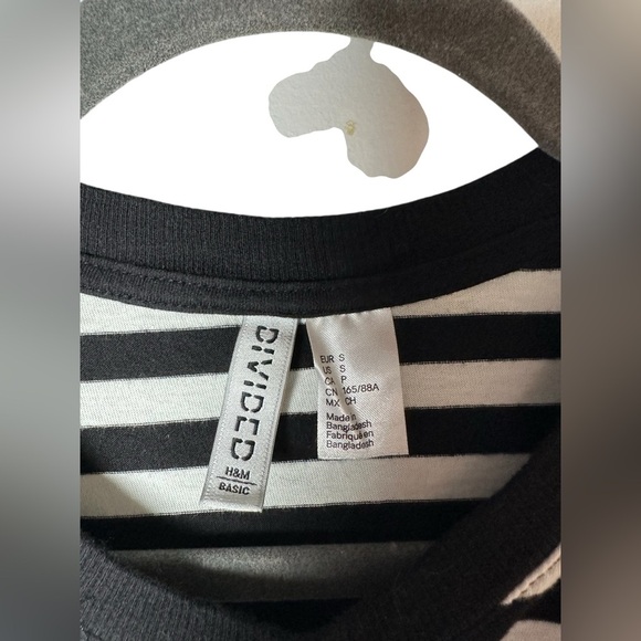 H&M Divided Black White Striped Crop T-Shirt Short Sleeve Size Small - Picture 2 of 5